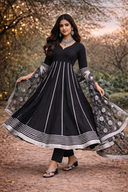 Noir Grace Pure Cotton Anarkali Set with Gotta Work Organza Dupatta Yooneck