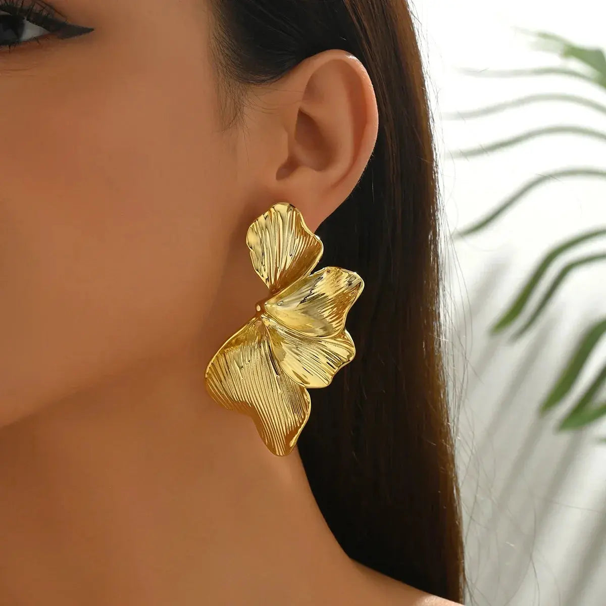 Elegant Leaf Stud Earrings for Everyday Grace SORI STYLE