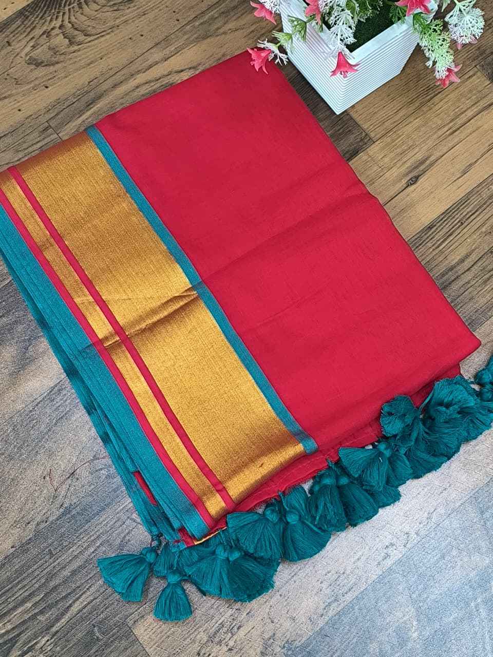 Aangan Rang Scarlet Mul Cotton Saree with Zari Eleganc Yooneck