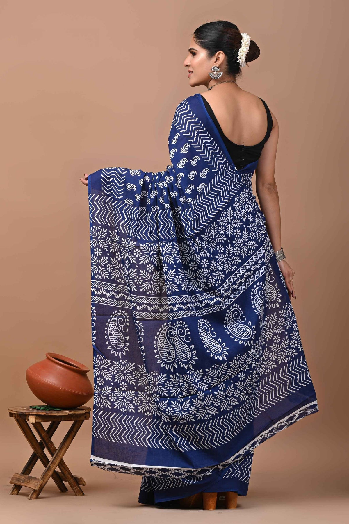 Indigo Rhythm Block Story in Mulmul Saree Yooneck