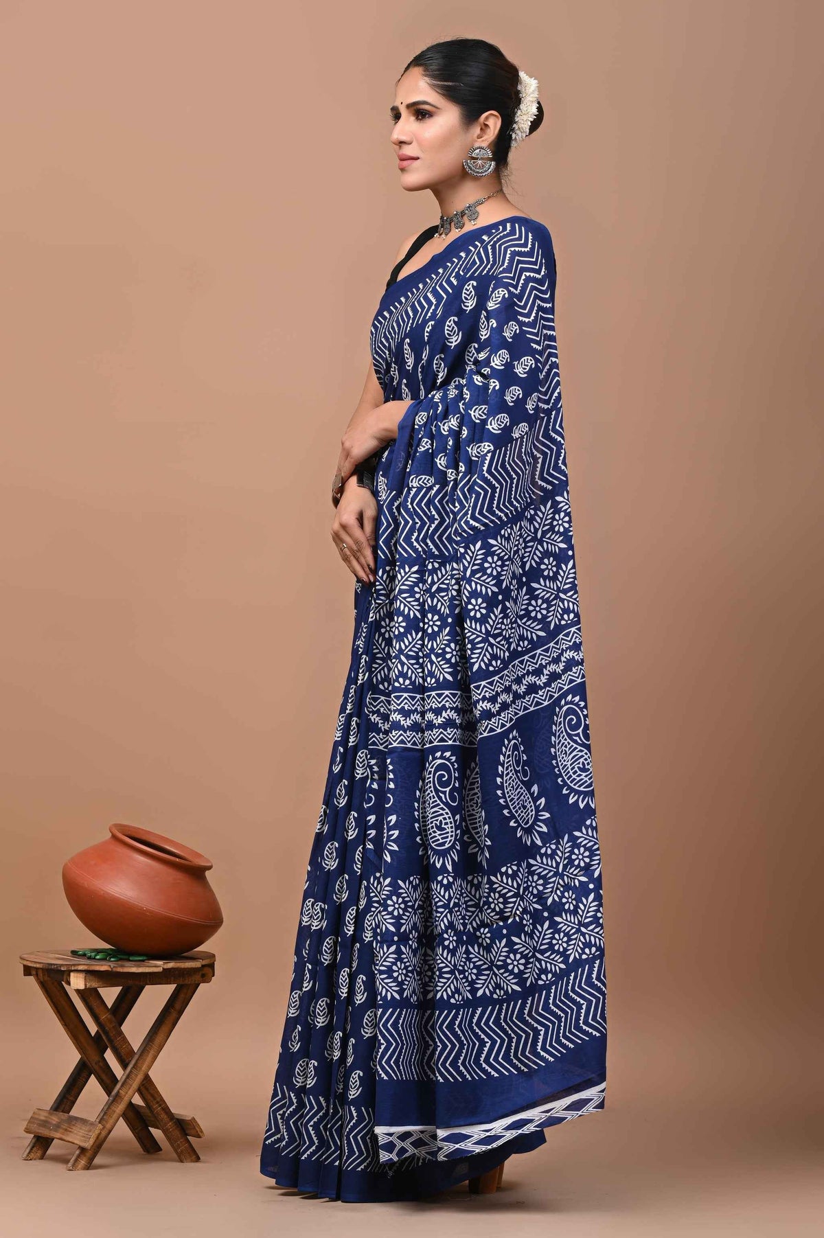 Indigo Rhythm Block Story in Mulmul Saree Yooneck