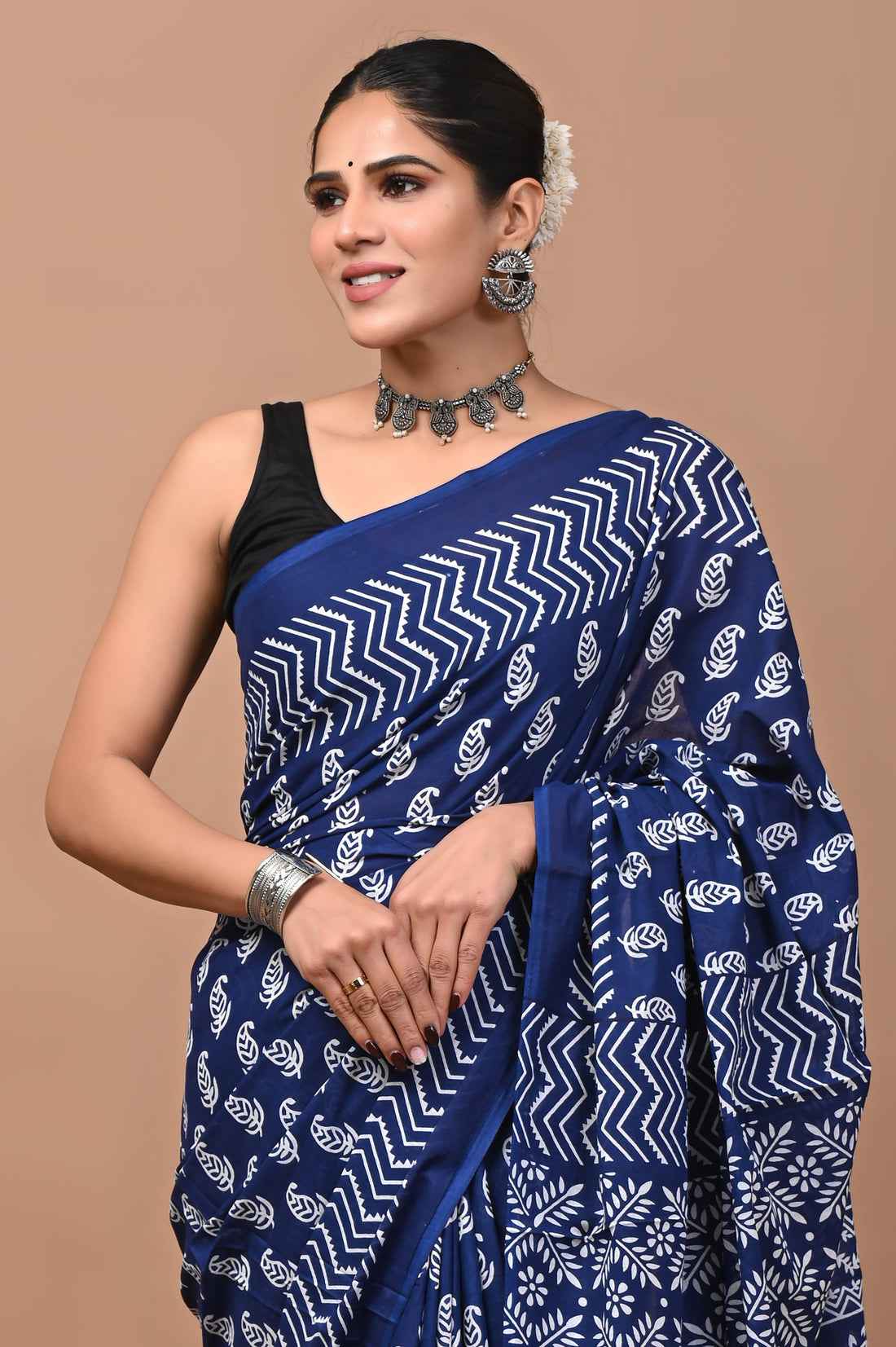 Indigo Rhythm Block Story in Mulmul Saree Yooneck