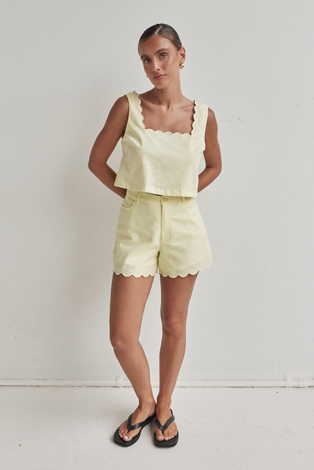 Butter Yellow Linen Crop Top – Scalloped Hem & Sleeveless Fit-2
