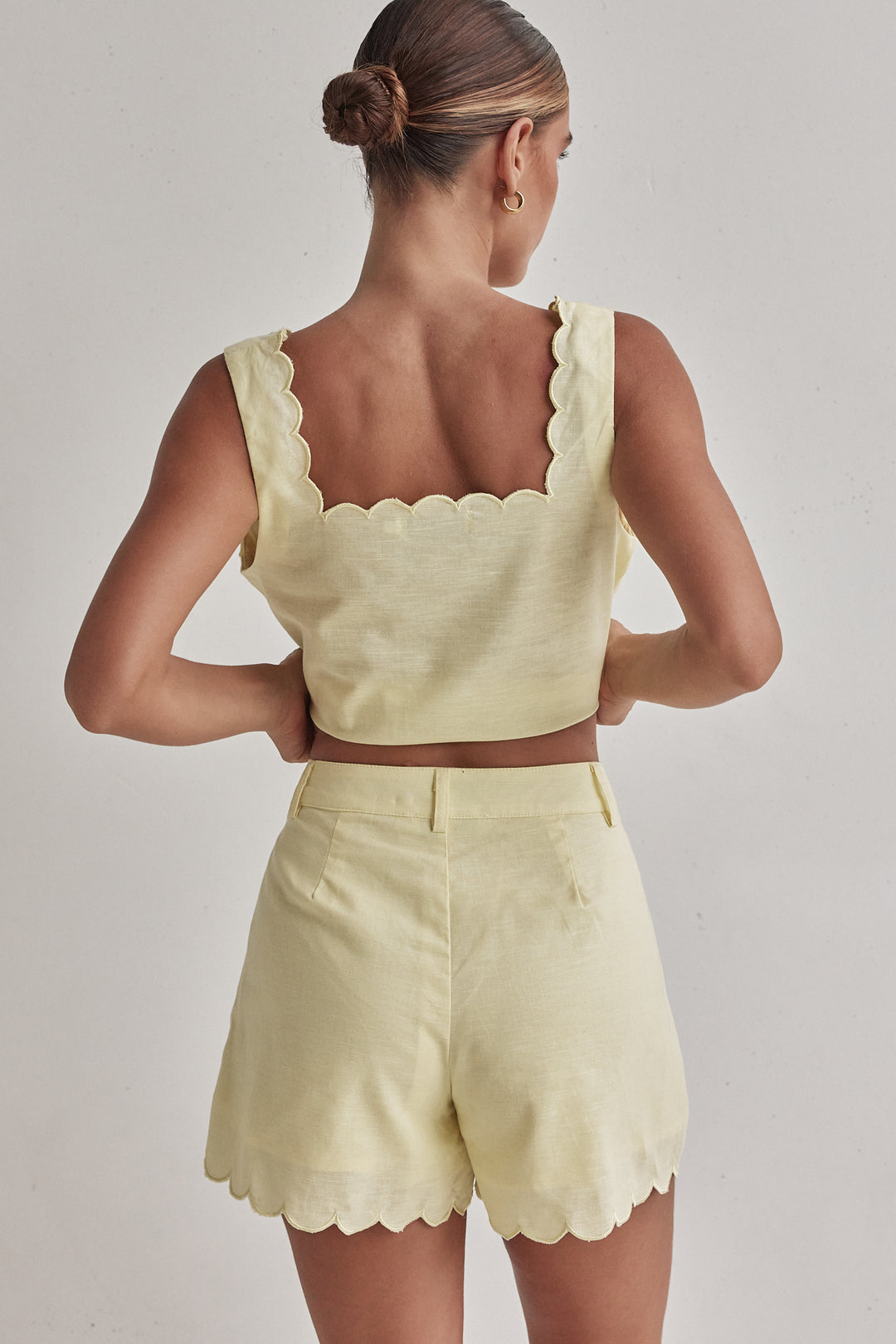 Butter Yellow Linen Crop Top – Scalloped Hem & Sleeveless Fit-4
